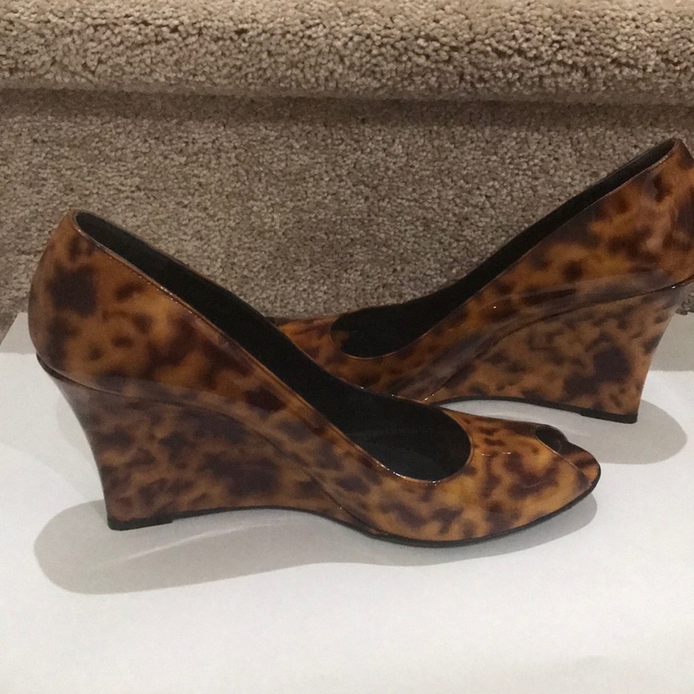 Gucci wedge open toe shoes
